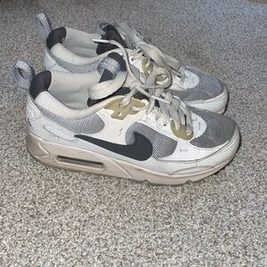 nike air maxes women’s size 5.5